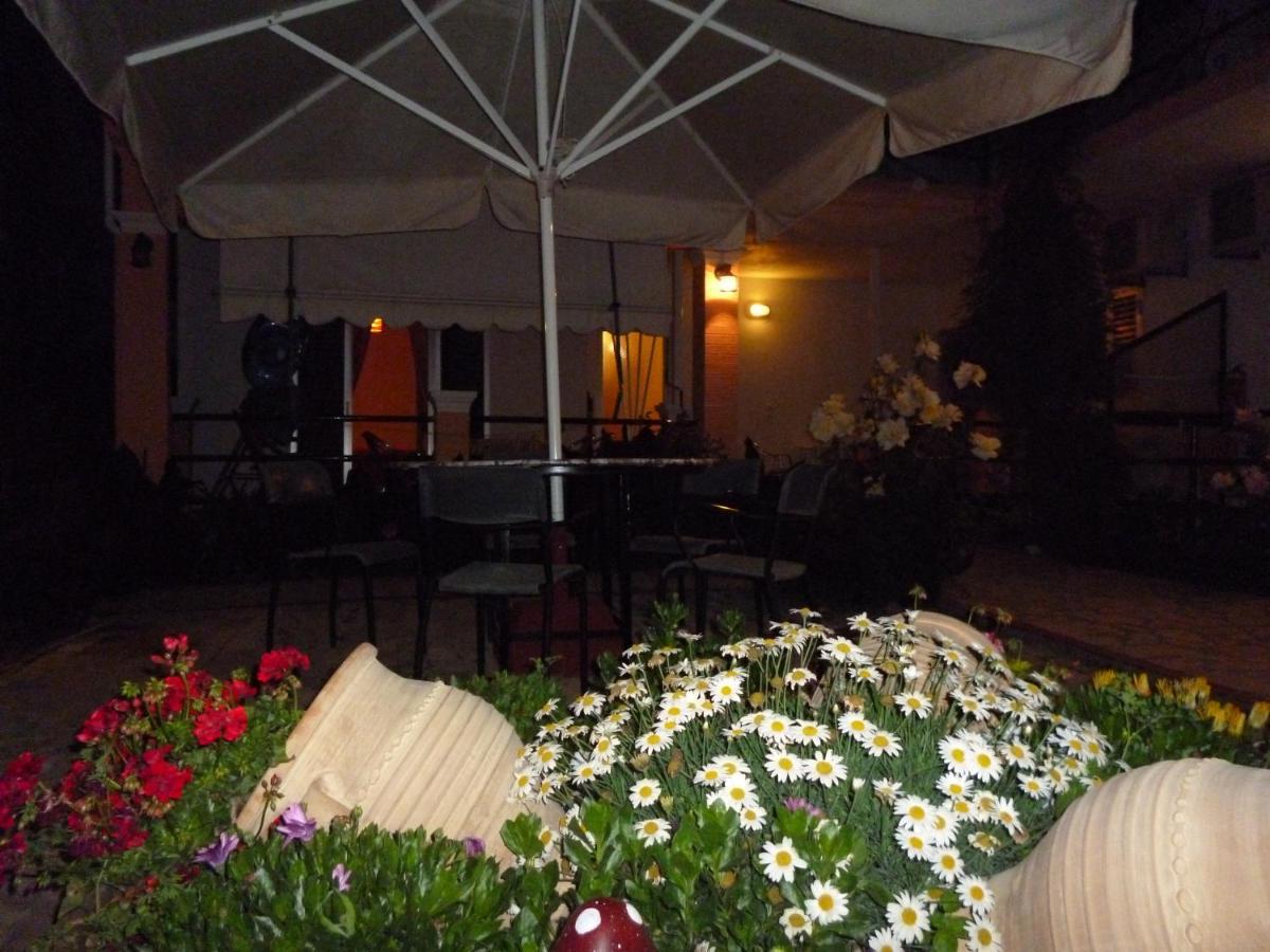 Kostas Apartments & Studios Agios Georgios Pagon Extérieur photo