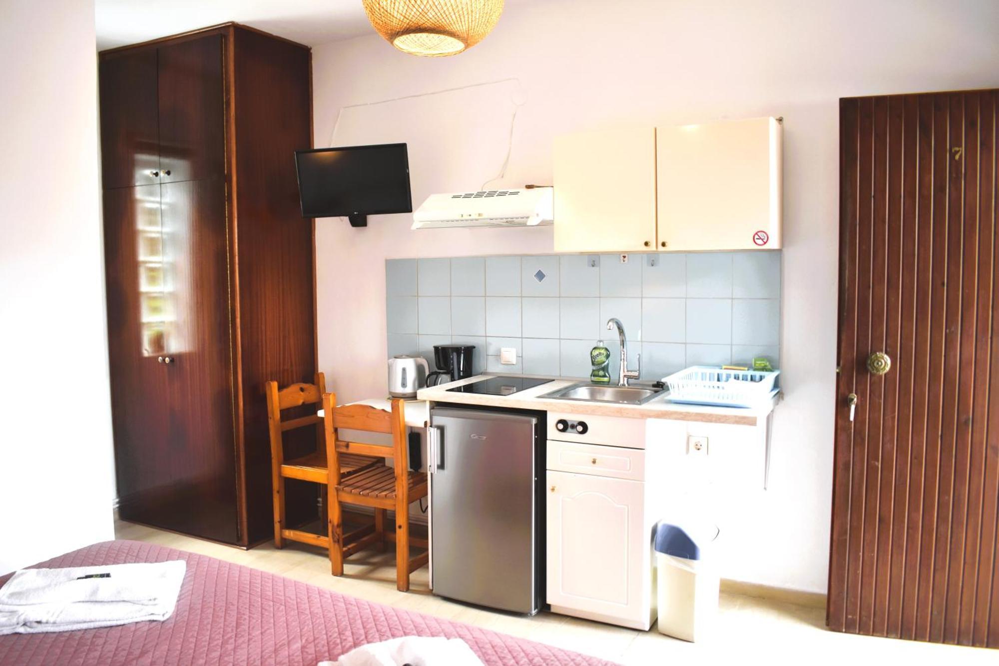 Kostas Apartments & Studios Agios Georgios Pagon Extérieur photo