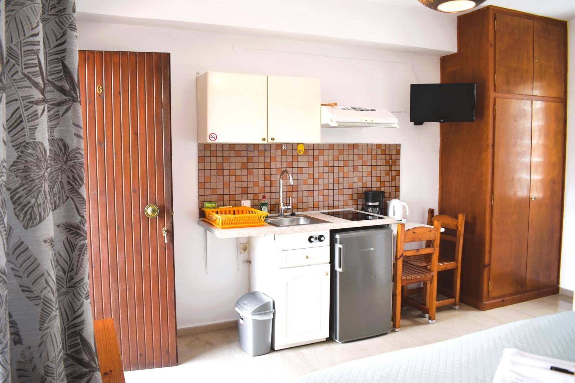 Kostas Apartments & Studios Agios Georgios Pagon Extérieur photo