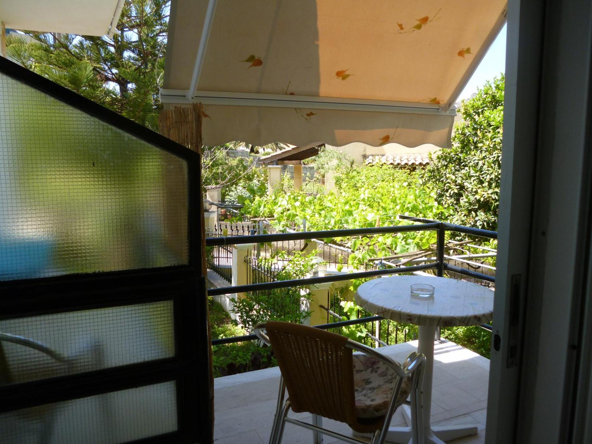 Kostas Apartments & Studios Agios Georgios Pagon Extérieur photo
