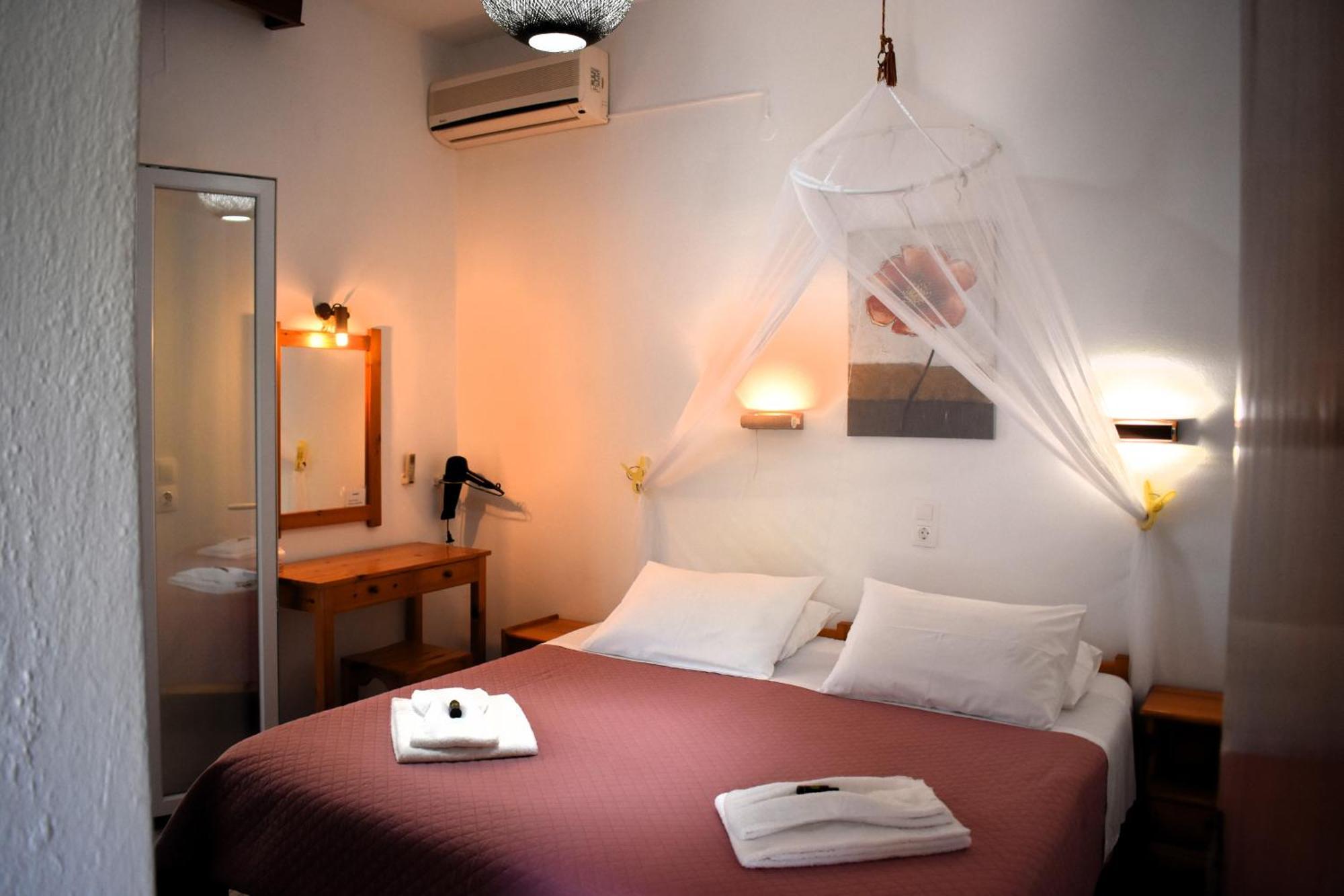 Kostas Apartments & Studios Agios Georgios Pagon Extérieur photo