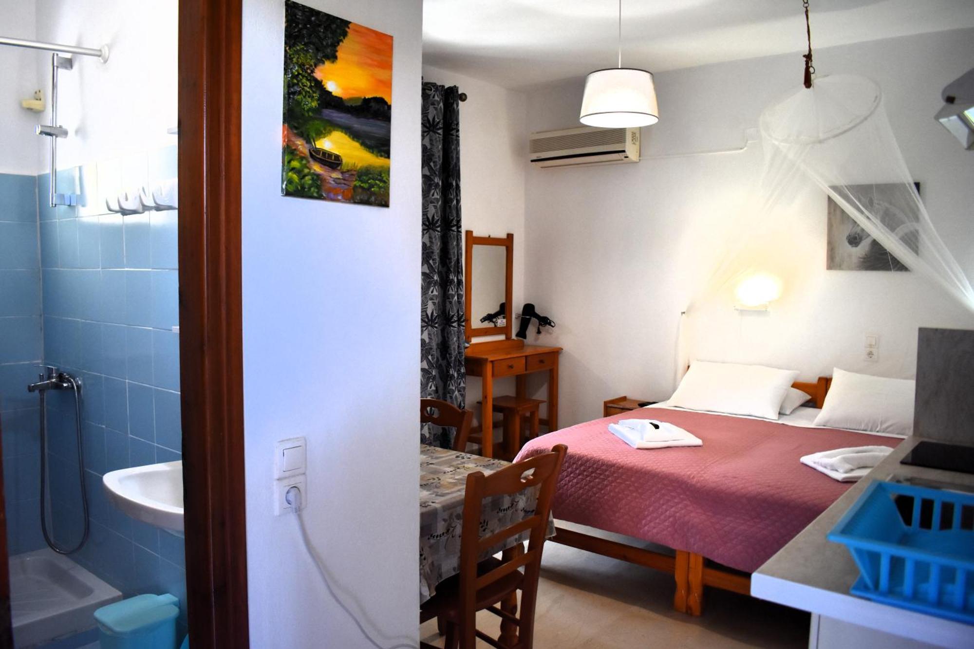 Kostas Apartments & Studios Agios Georgios Pagon Extérieur photo