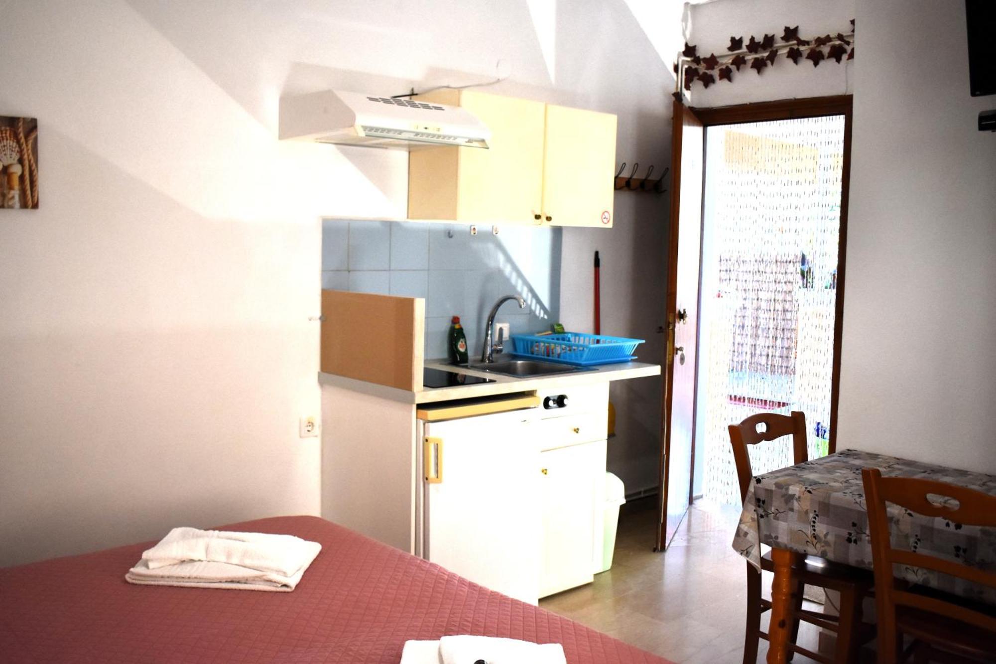 Kostas Apartments & Studios Agios Georgios Pagon Extérieur photo