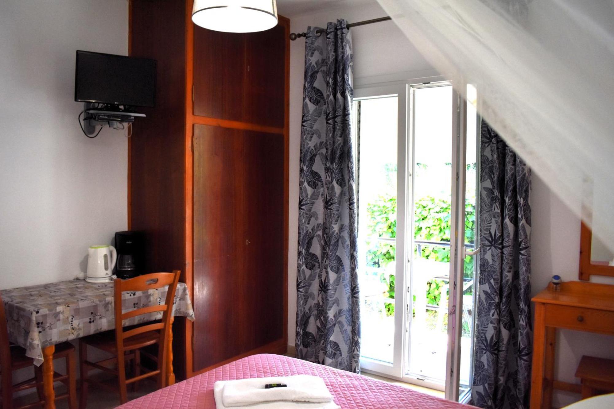 Kostas Apartments & Studios Agios Georgios Pagon Extérieur photo