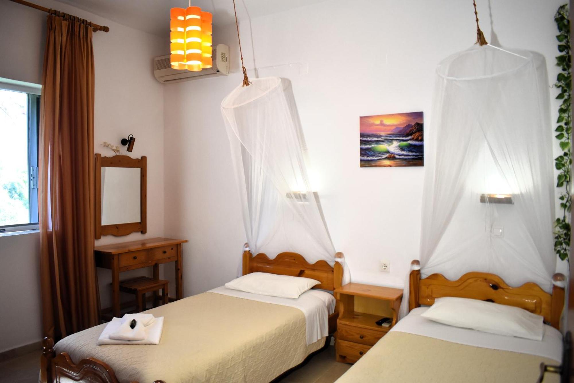 Kostas Apartments & Studios Agios Georgios Pagon Extérieur photo