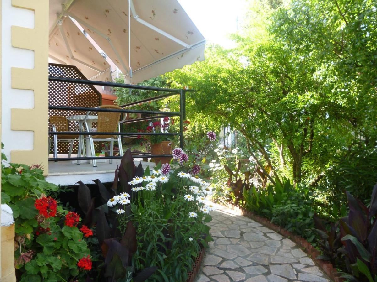 Kostas Apartments & Studios Agios Georgios Pagon Extérieur photo