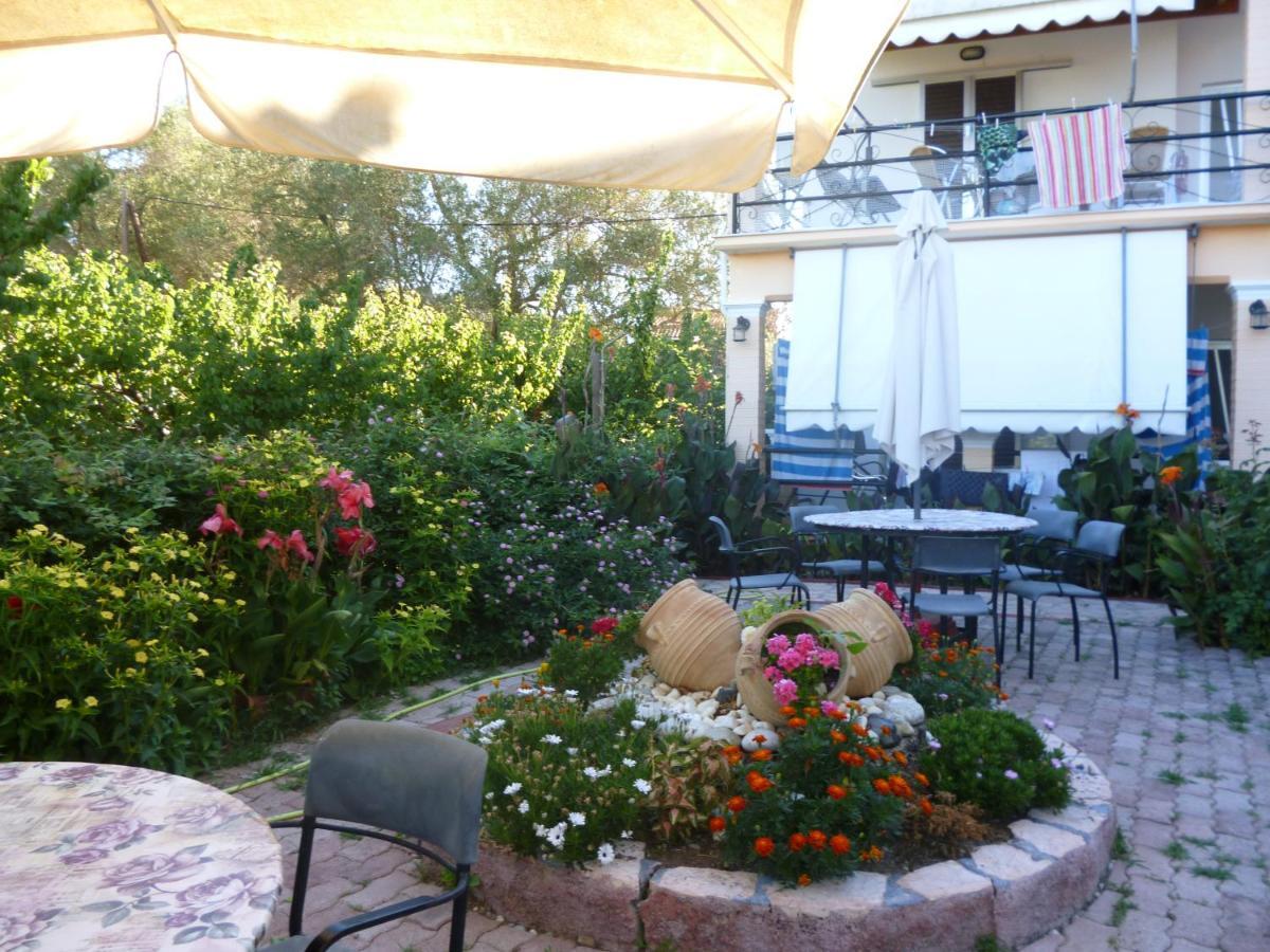 Kostas Apartments & Studios Agios Georgios Pagon Extérieur photo