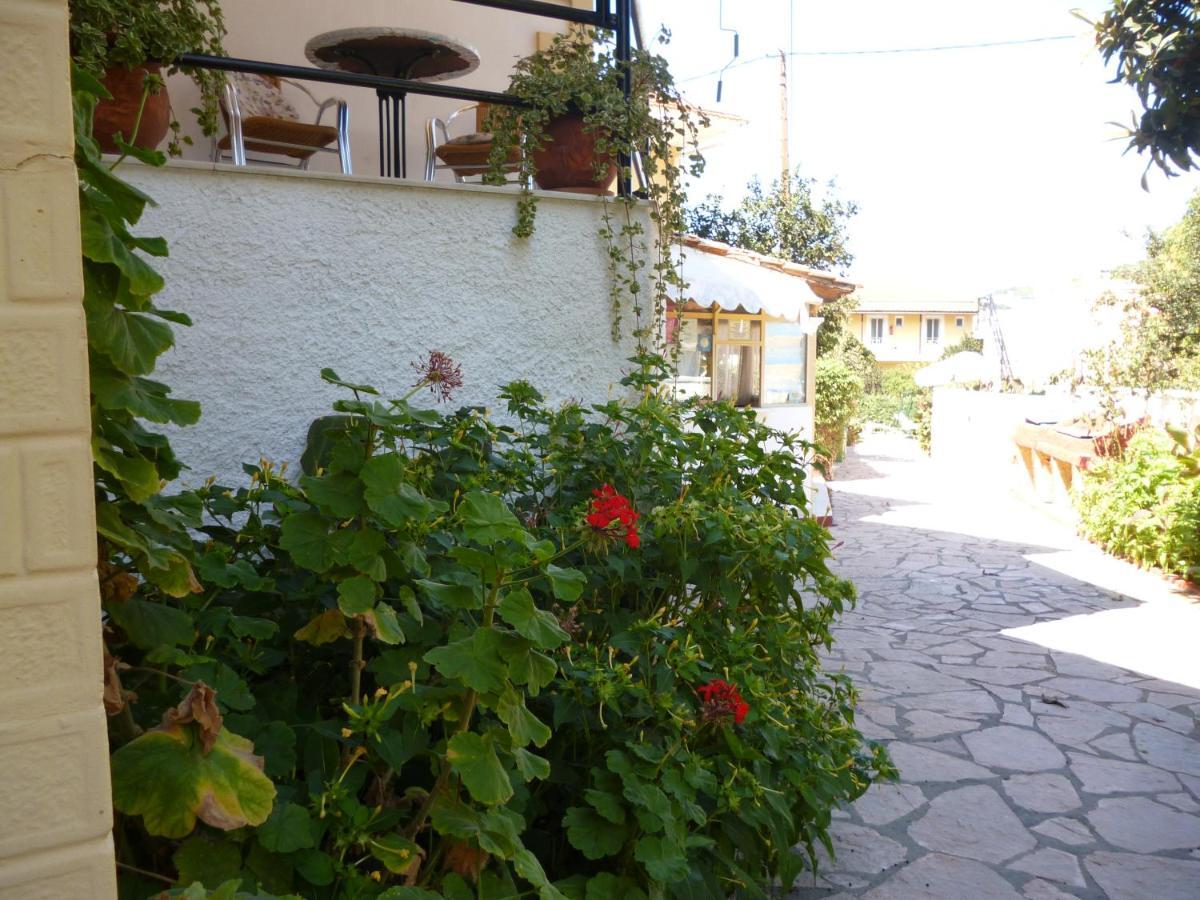 Kostas Apartments & Studios Agios Georgios Pagon Extérieur photo