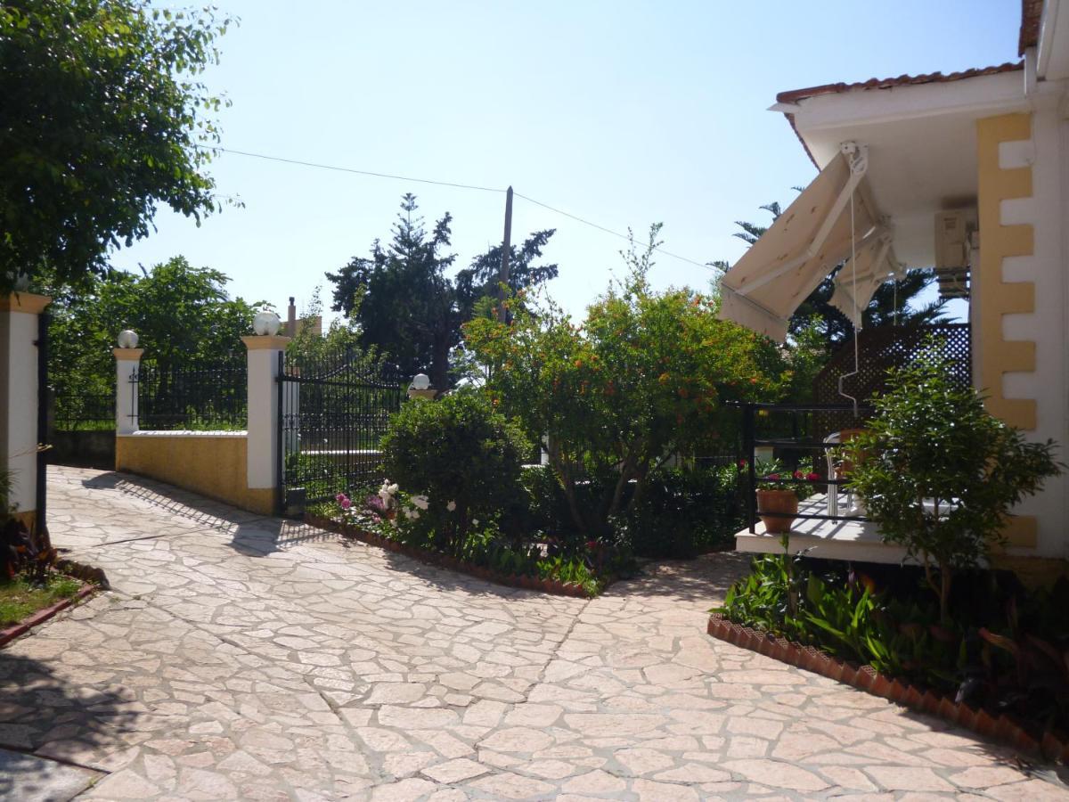Kostas Apartments & Studios Agios Georgios Pagon Extérieur photo