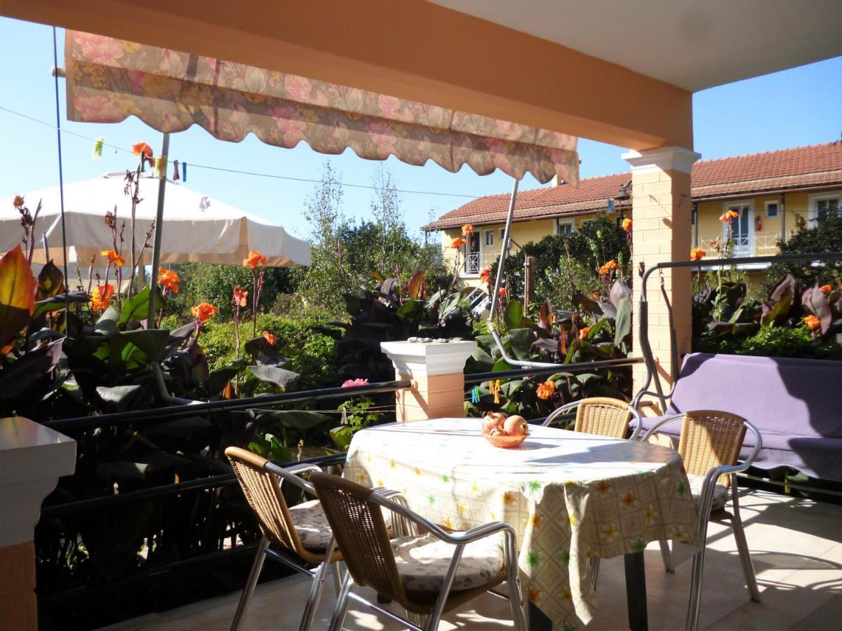 Kostas Apartments & Studios Agios Georgios Pagon Extérieur photo