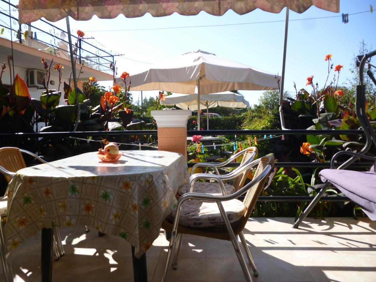 Kostas Apartments & Studios Agios Georgios Pagon Extérieur photo