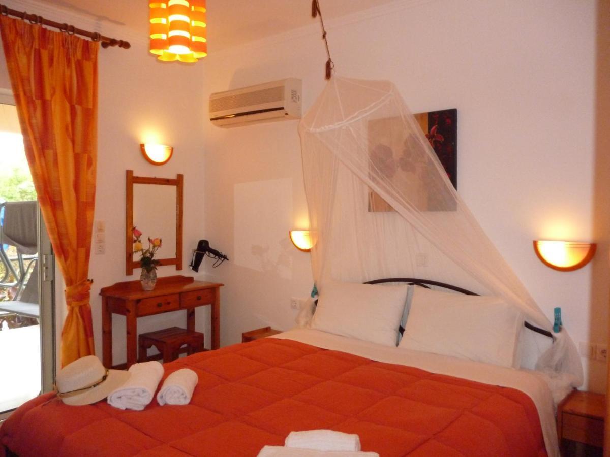 Kostas Apartments & Studios Agios Georgios Pagon Extérieur photo