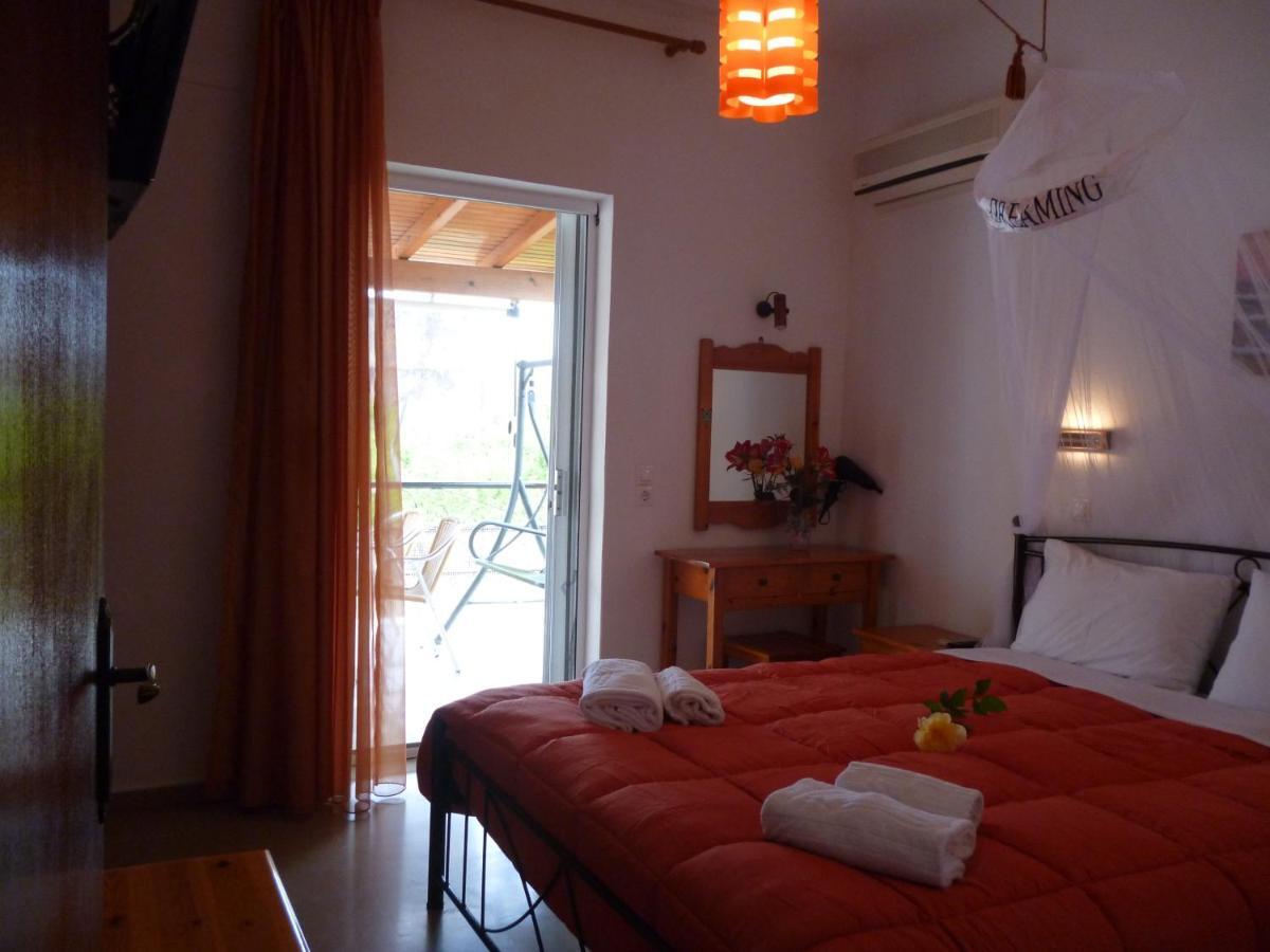 Kostas Apartments & Studios Agios Georgios Pagon Extérieur photo
