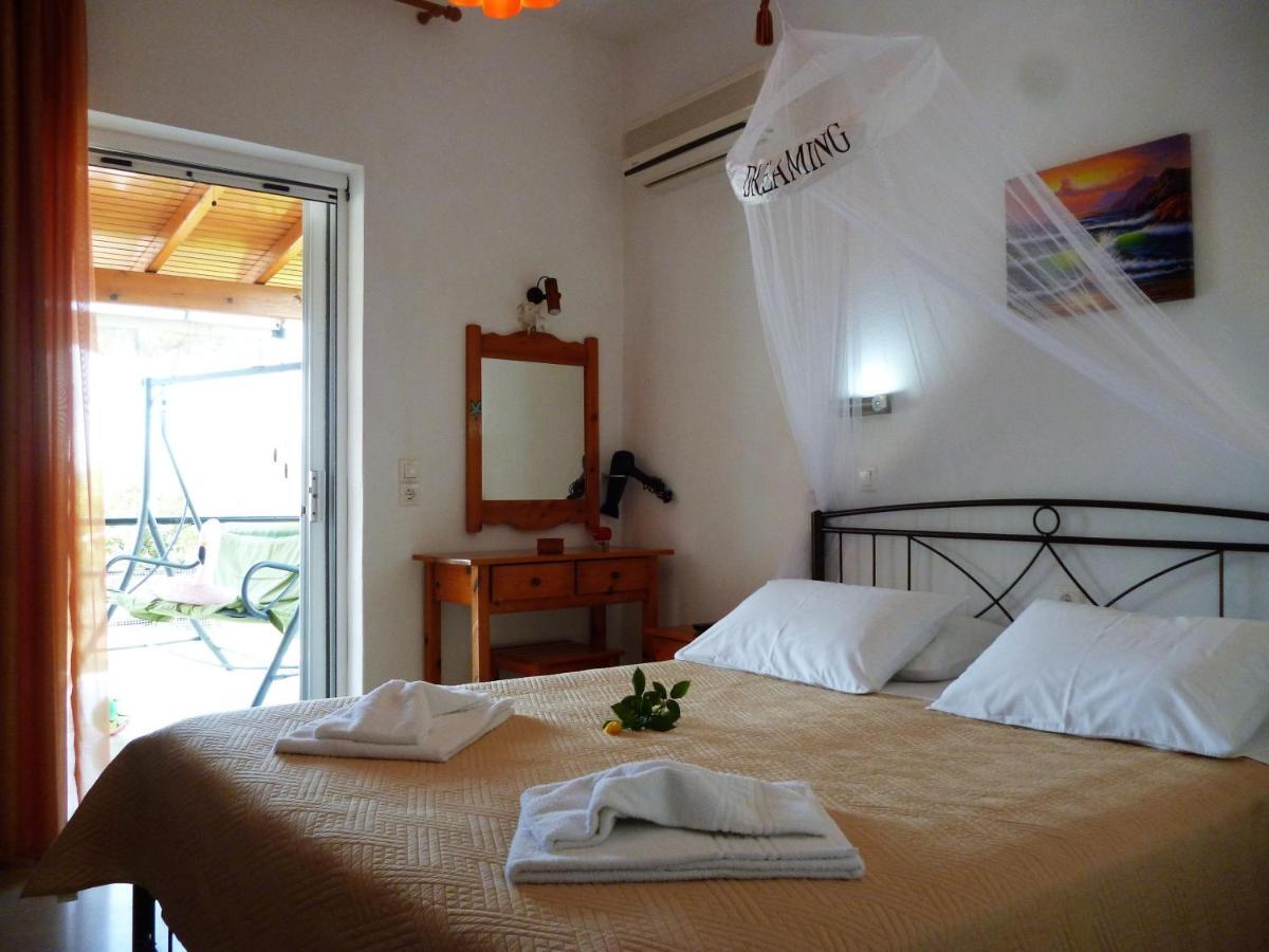 Kostas Apartments & Studios Agios Georgios Pagon Extérieur photo