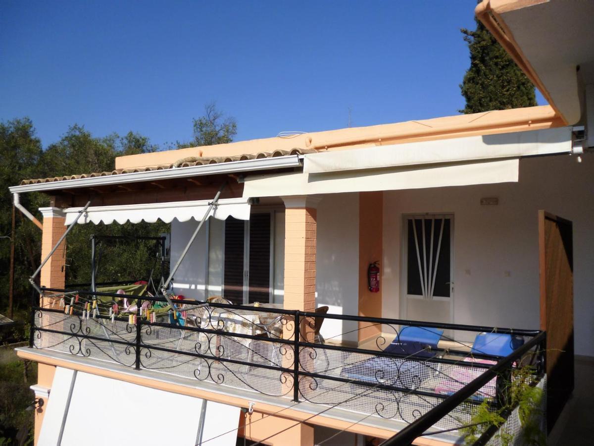 Kostas Apartments & Studios Agios Georgios Pagon Extérieur photo