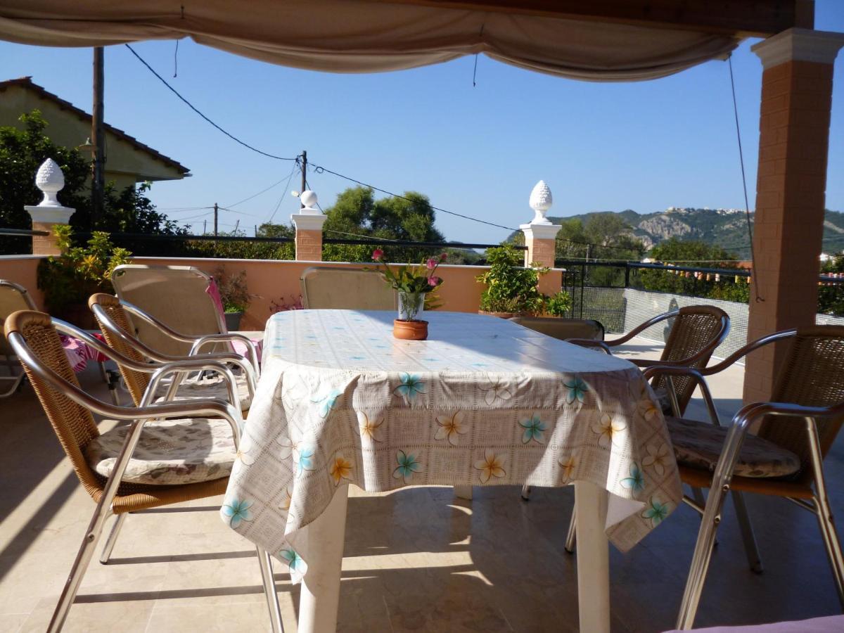 Kostas Apartments & Studios Agios Georgios Pagon Extérieur photo